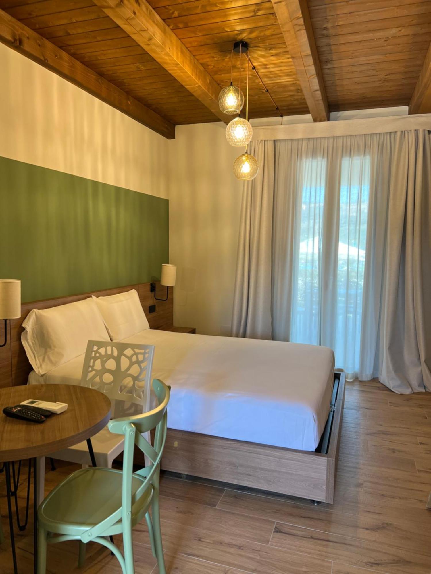 Ll Crinale Village Colli del Tronto ภายนอก รูปภาพ